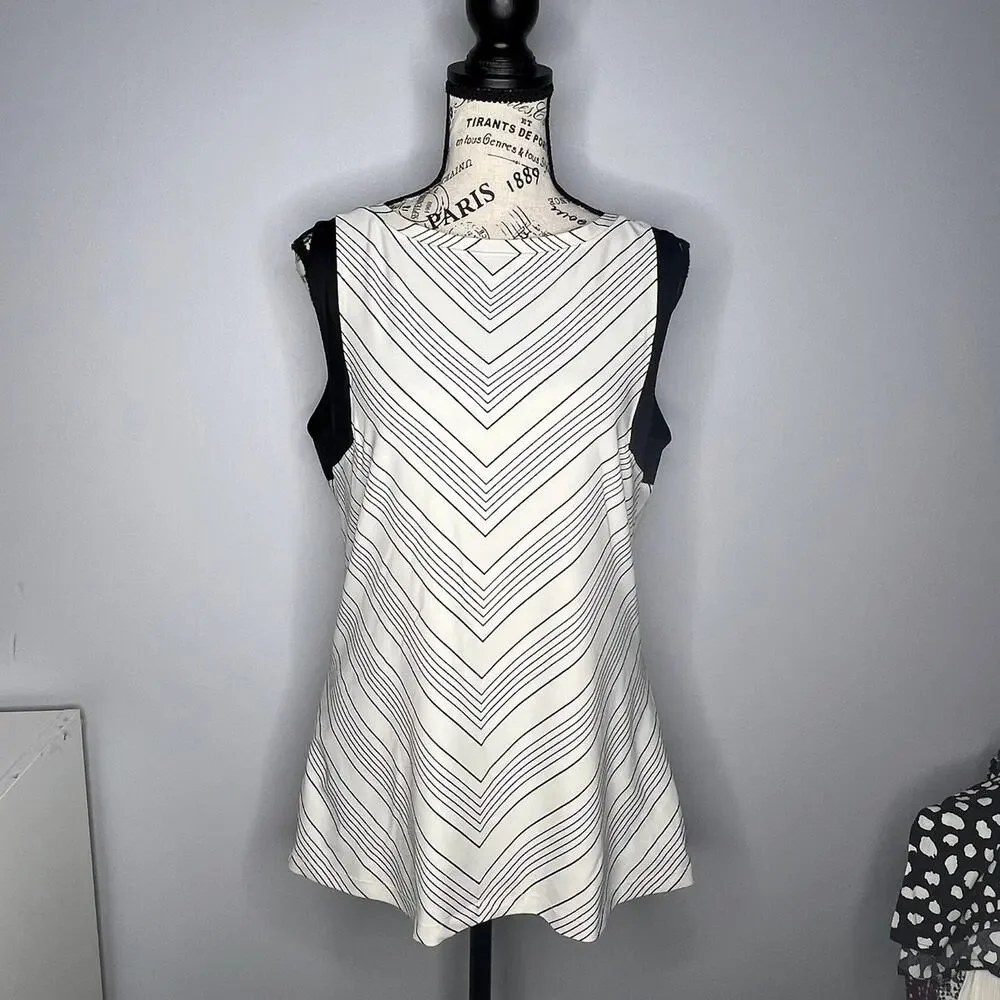 Athleta (L) Chevron Rashguard Lycra Xtra Life Crewneck Slimming Swim Tank Top